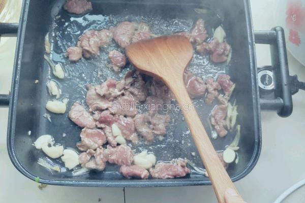 芹菜炒牛肉的做法图解4
