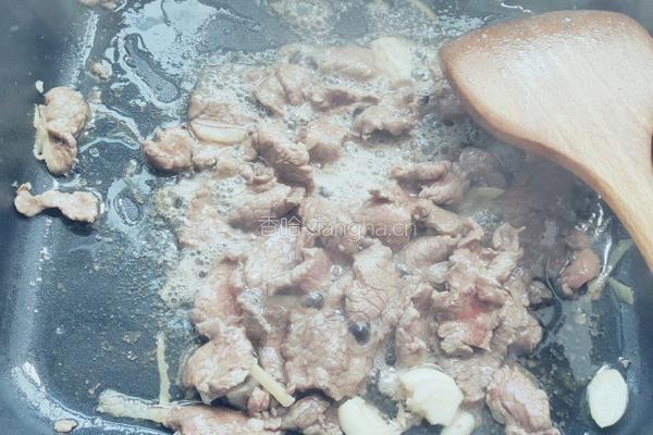 芹菜炒牛肉的做法图解5