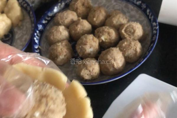 莲蓉肉松馅广式月饼的做法图解11