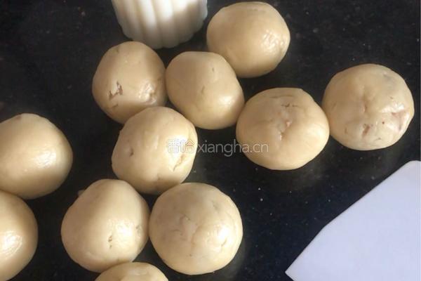 莲蓉肉松馅广式月饼的做法图解16