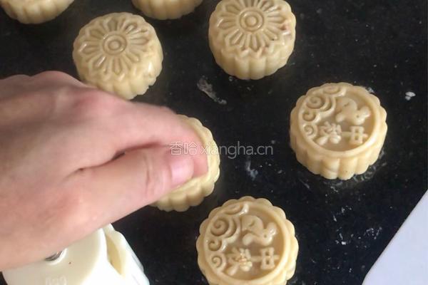莲蓉肉松馅广式月饼的做法图解17