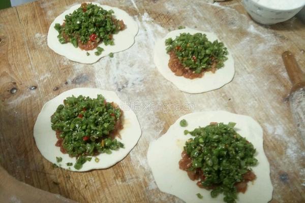 猪肉四季豆馅饼的做法图解12