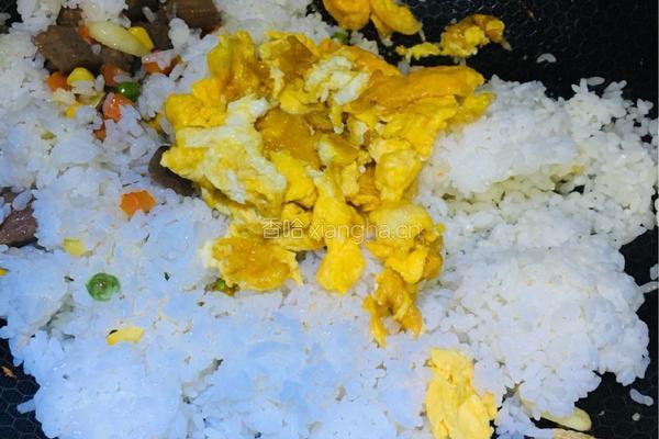 牛肉丁玉米粒蛋炒饭的做法图解13