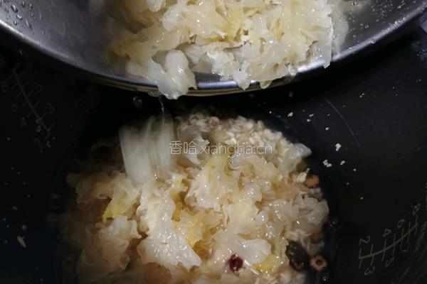 红枣麦片银耳粥的做法图解6