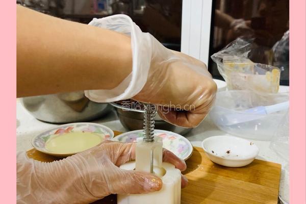 螃蟹月饼的做法图解17