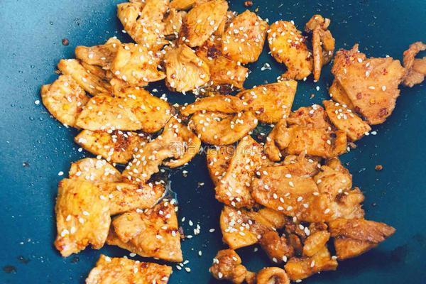 追剧小零食，香辣诱人的鸡胸肉片的做法图解7