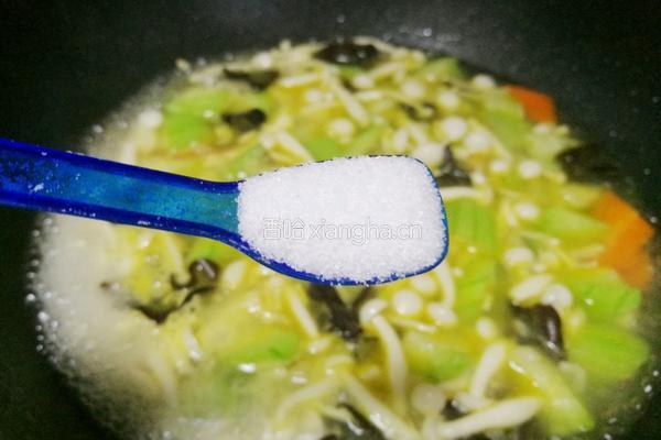 丝瓜木耳菌菇汤的做法图解10