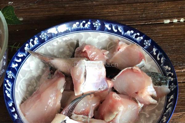 双椒鱼块的做法图解5