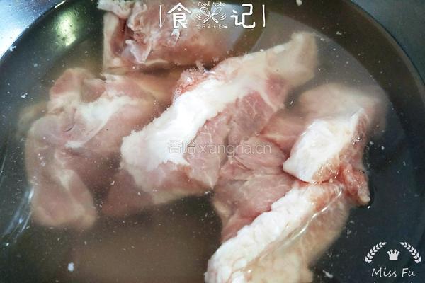 冬瓜排骨汤的做法图解1