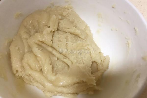 广式豆沙蛋黄月饼的做法图解3
