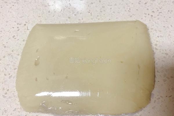 广式豆沙蛋黄月饼的做法图解4