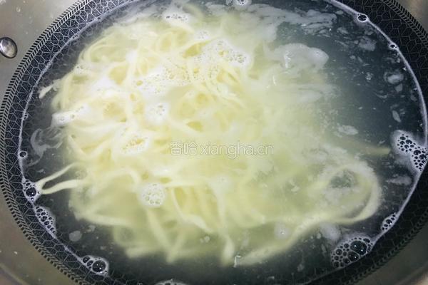 时蔬炒面的做法图解1