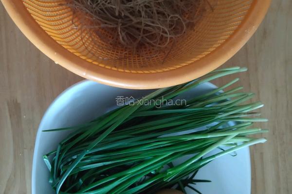 韭菜鸡蛋水饺的做法图解1