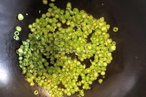 三分钟豆角煮面条的做法图解2