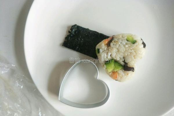 蝴蝶结碧根果饭团的做法图解6