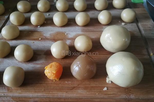莲蓉蛋黄月饼的做法图解6