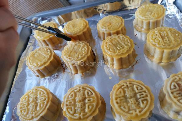 莲蓉蛋黄月饼的做法图解10