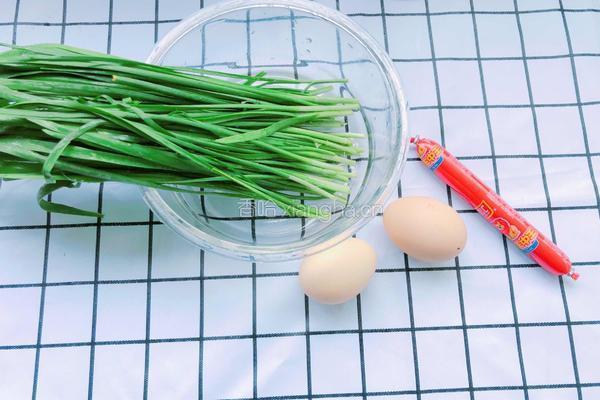 韭菜鸡蛋饼的做法图解1