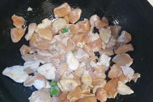 孜然鸡胸肉粒的做法图解4