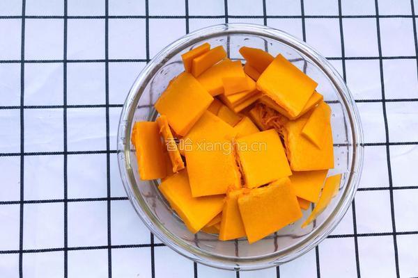 金钱南瓜饼的做法图解1