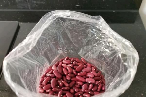 红豆黑米饭的做法图解2