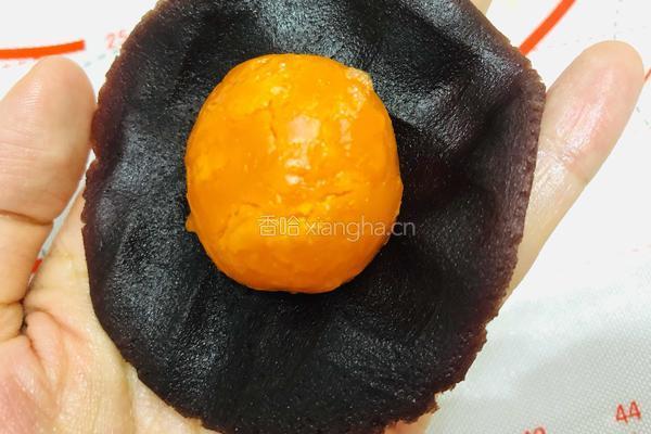 酥到掉渣的豆沙蛋黄酥，你要来一个吗？的做法图解7