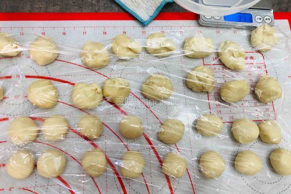 酥到掉渣的豆沙蛋黄酥，你要来一个吗？的做法图解10