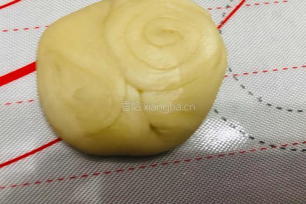 酥到掉渣的豆沙蛋黄酥，你要来一个吗？的做法图解15