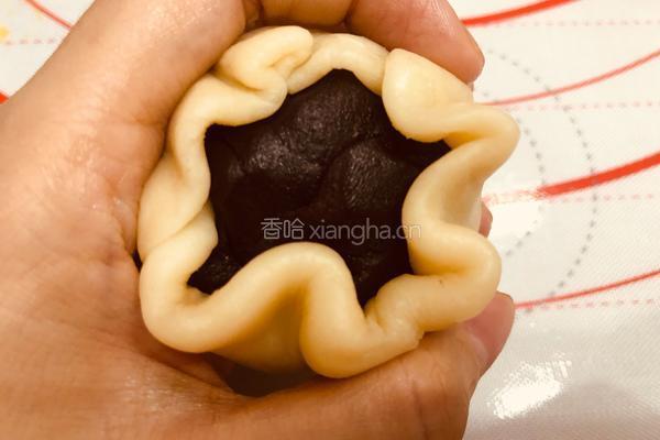 酥到掉渣的豆沙蛋黄酥，你要来一个吗？的做法图解16