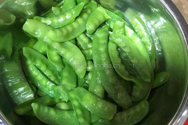 荷兰豆炒牛肉的做法图解1