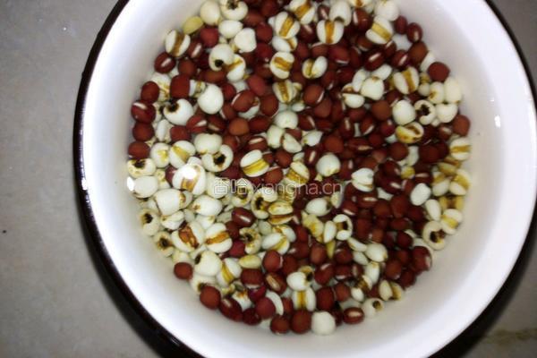 桂圆红豆薏米粥的做法图解1