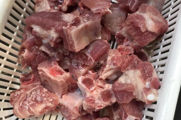 橙汁烧板栗排骨的做法图解2