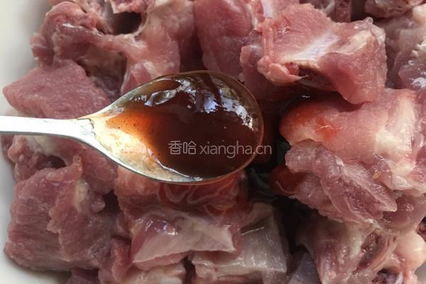 橙汁烧板栗排骨的做法图解4