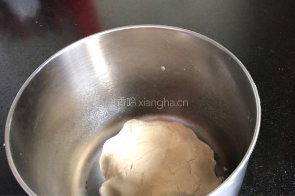 莲蓉肉松蛋黄酥的做法图解1