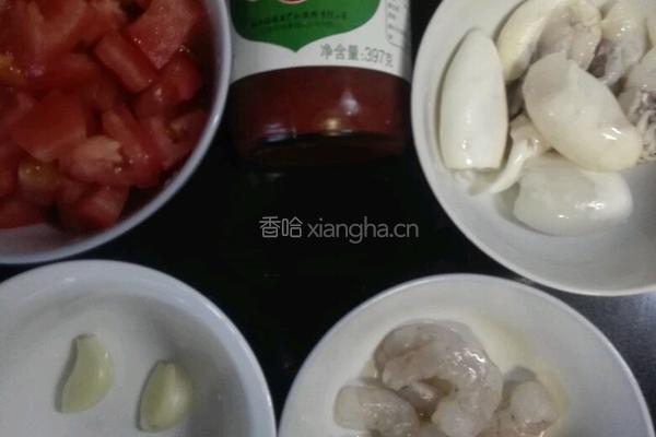 番茄海鲜粥的做法图解1