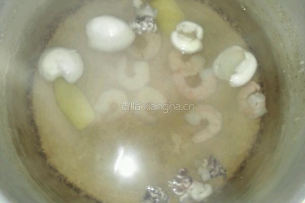 番茄海鲜粥的做法图解2