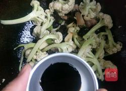 家常快手无花肉木耳炒松花的做法图解6