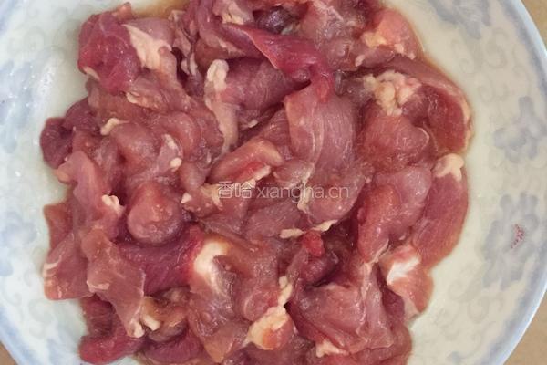 咸菜炒瘦肉的做法图解2