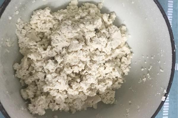 鸡刨豆腐（鸡蛋炒老豆腐）的做法图解2