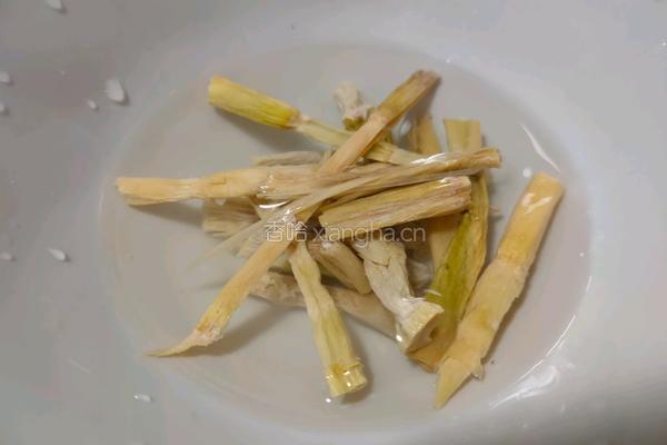肉丝莼菜汤的做法图解2