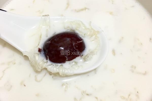 牛奶红枣燕窝的做法图解3