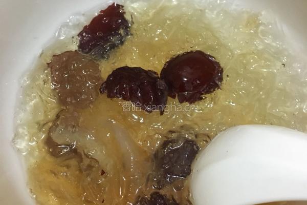 牛奶红枣燕窝的做法图解2