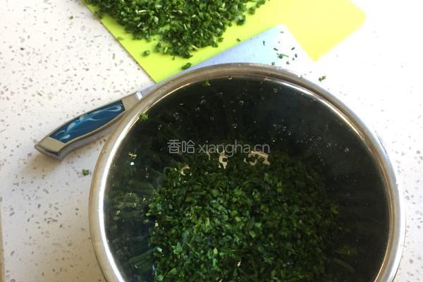 韭菜鸡蛋水饺的做法图解1