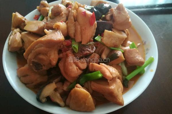 香菇炖鸡块的做法图解6