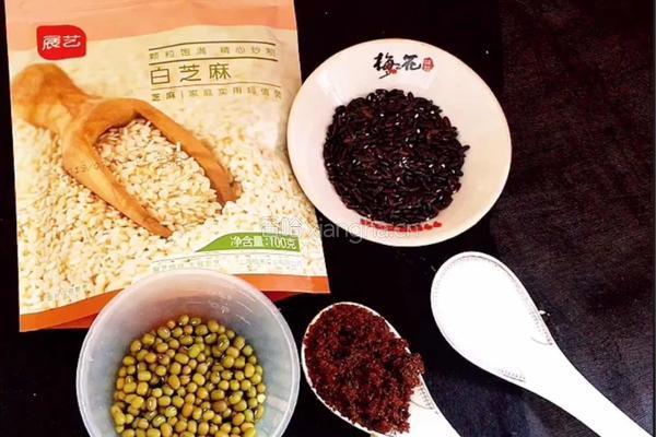 紫米绿豆芝麻球的做法图解1