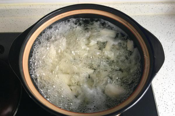 冰糖雪梨银耳汤的做法图解4