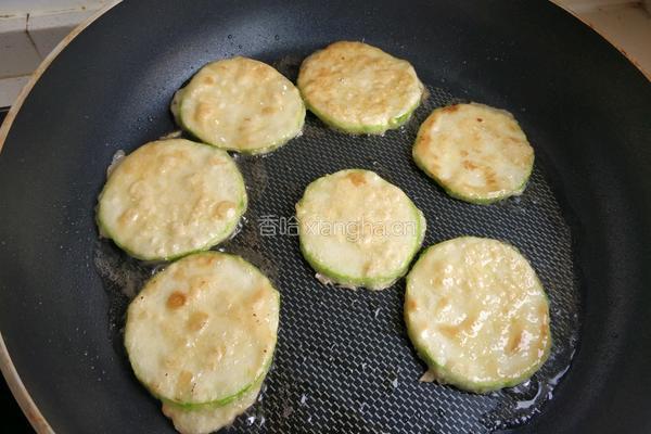 香煎椒盐角瓜饼的做法图解8