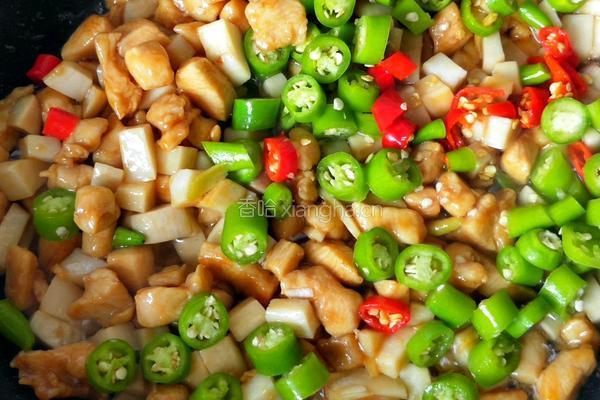 杏鲍菇炒鸡丁的做法图解13