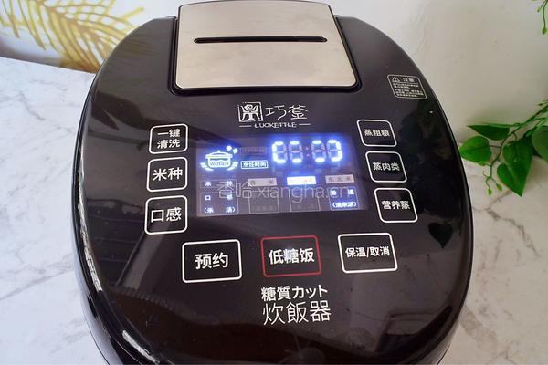 板栗香菇腊肠焖饭的做法图解8