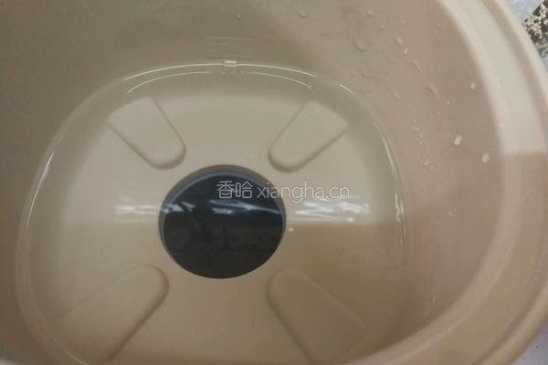 三色藜麦小米红枣粥的做法图解2